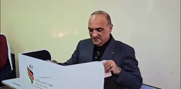 الهيئة المستقلة تعلق على حادثة (تمزيق) رئيس الوزراء للورقة الانتخابية