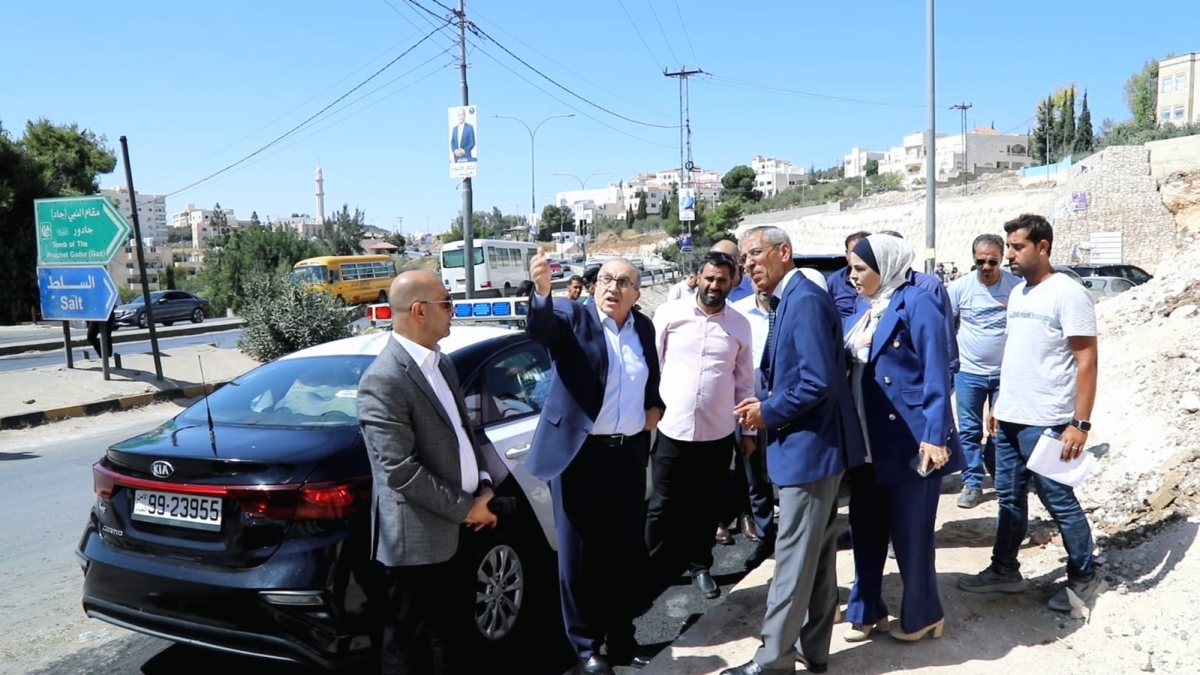 أبو السمن يتفقد عددا من المشاريع في محافظة البلقاء