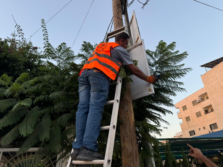 الناطق الإعلامي باسم بلدية اربد لنيروز  : بدأنا  بإزالة اللوحات الدعائية الانتخابية ...صور