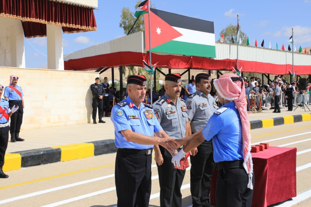 اللواء المعايطة يرعى مراسم تخريج كوكبة من مستجدي الأمن العام