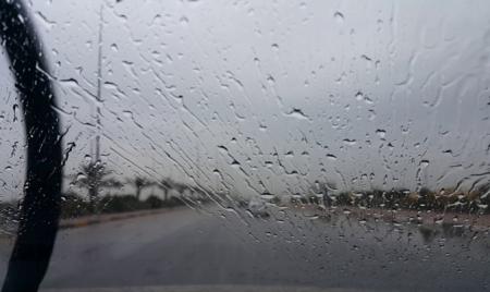 انخفاض الحرارة وتحذيرات من الضباب والانزلاق صباح الإثنين