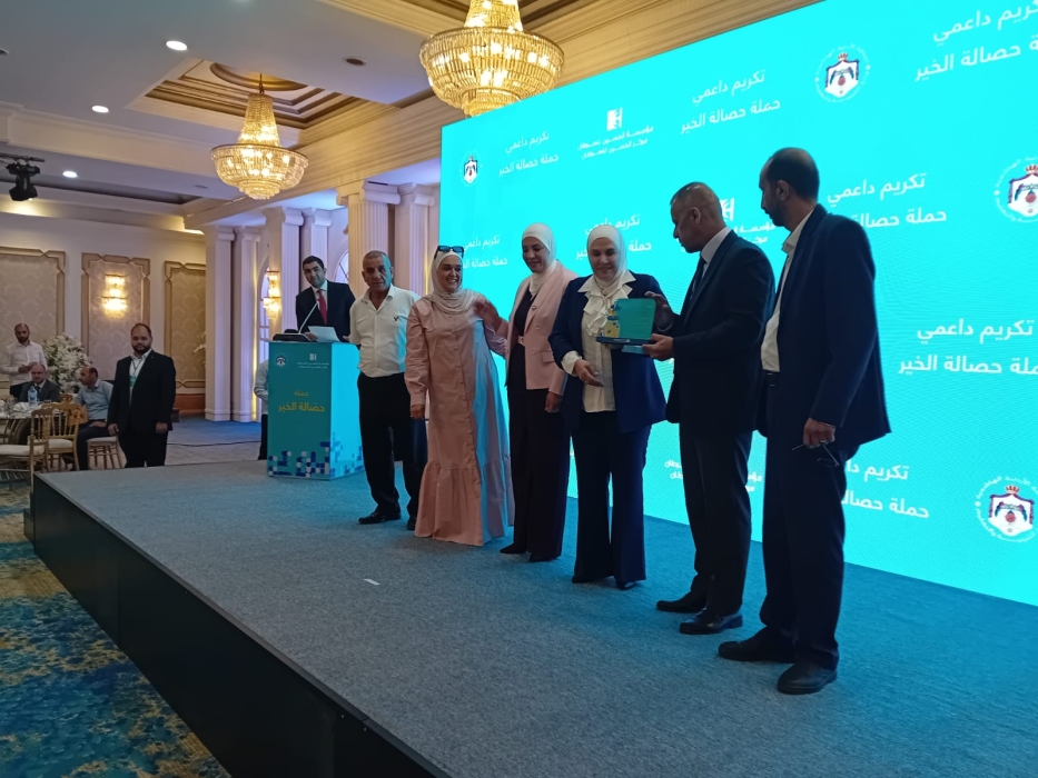 الحسين للسرطان تكرم التربية لدعمها حصالة الخير