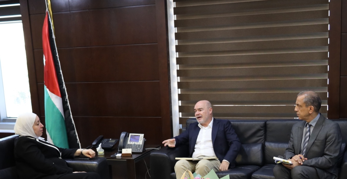 وزارة النقل تبحث تعزيز التعاون مع معهد النمو الأخضر