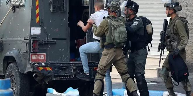 Occupation forces arrest dozens of Palestinians in the West Bank