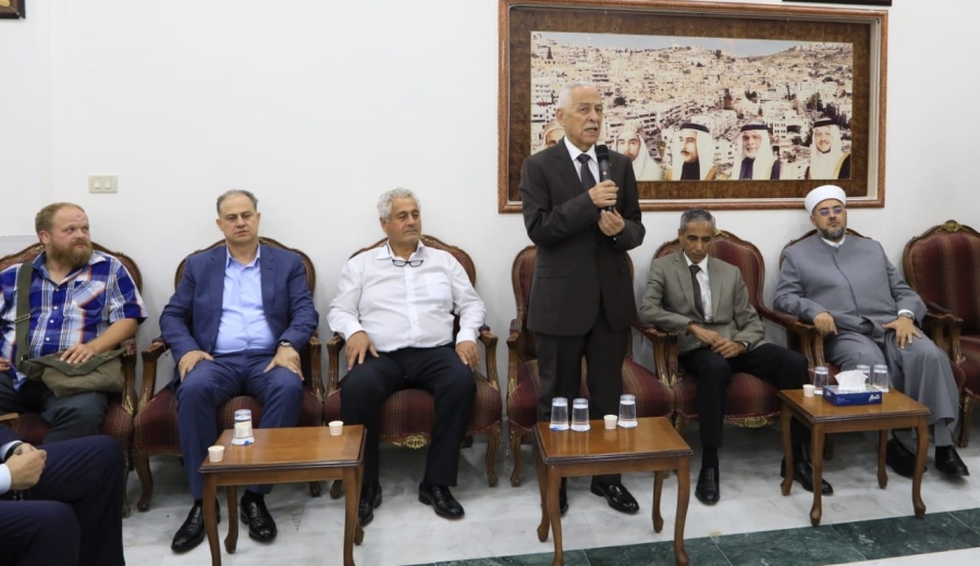 رئيس الديوان الملكي يعزي عشيرة الحياصات