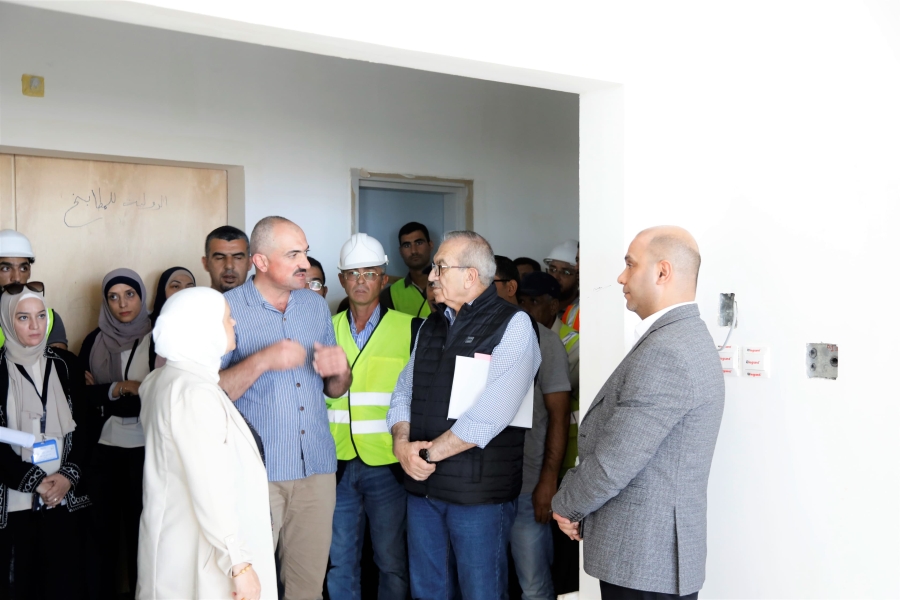 وزير الأشغال يتفقد عددا من مشاريع الطرق والأبنية في إربد