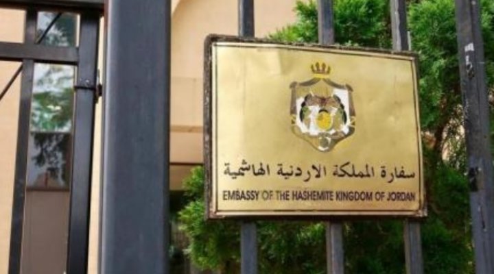 Robbery at Jordanian Embassy in Paris: Thieves Target Equipment and Weapons.