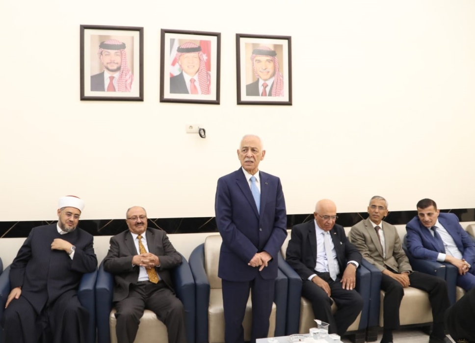 مندوبا عن الملك وولي العهد...العيسوي يعزي عشيرتي الداوود والعواملة...صور