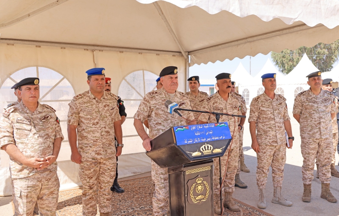 اللواء الركن الحنيطي يزور قيادة المنطقة العسكرية الوسطى...صور