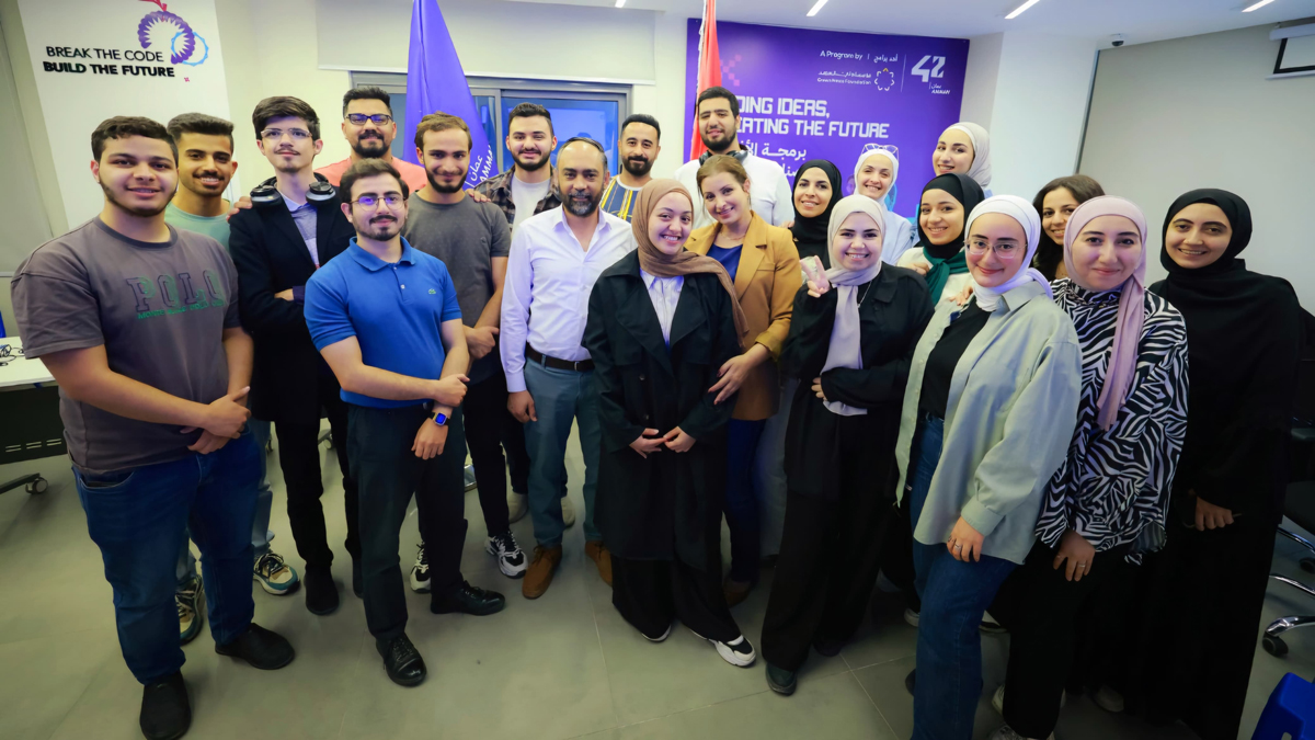 مجموعة من طلاب برنامح 42 عمّان يشاركون بنهائيات هاكاثون دولي للبرمجة