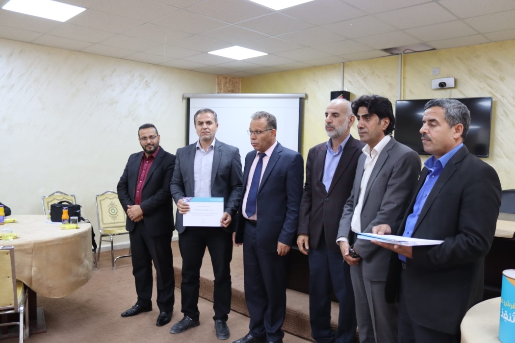 الرفوع يكرم المدارس المشاركة في حصالة الخير التابعة لمؤسسة الحسين للسرطان .