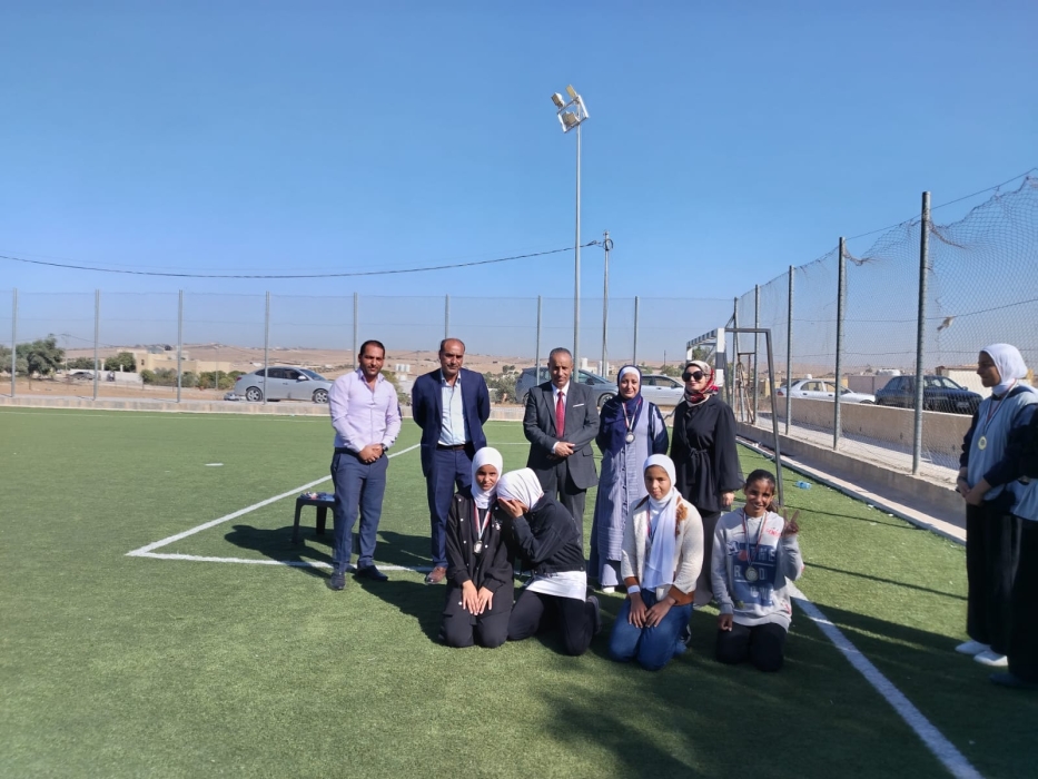 ثانوية بنات مليح تحرز لقب العليا بكرة القدم....صور