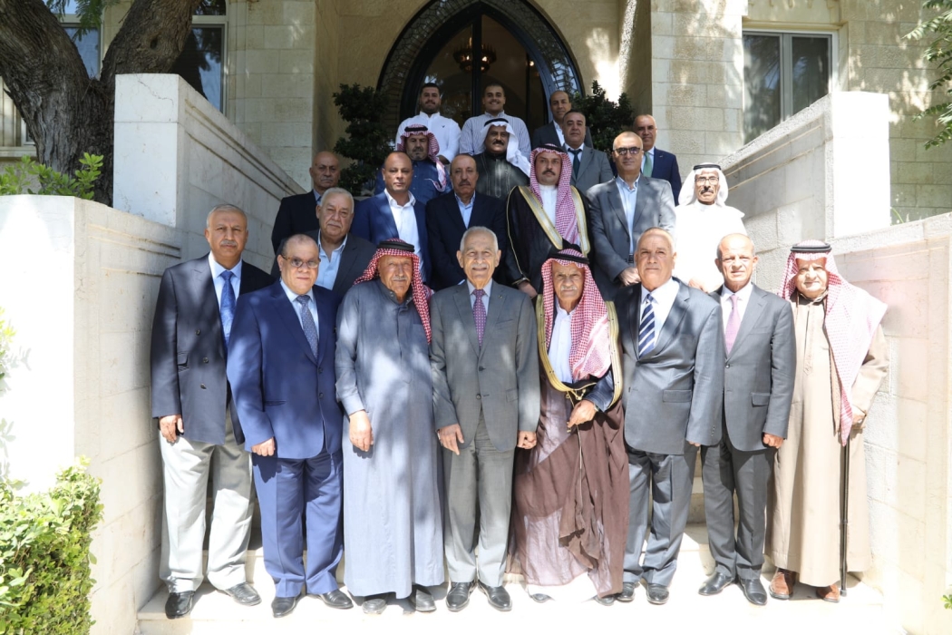 رئيس الديوان الملكي يلتقي فعاليات شعبية...صور