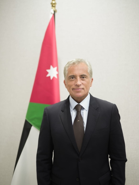 حسان يؤكد على ضرورة التسهيل على المواطنين وإنجاز المعاملات بيسر وسهولة في دائرة الأراضي والمساحة