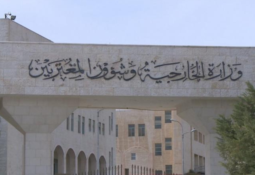 الأردن يدين قصف إسرائيل مدرسة تؤوي نازحين في دير البلح