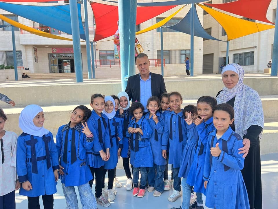 هديرس يتابع البرنامج الوطني للتدخلات العلاجية ومبادرة لمدرستي أنتمي في مدرسة الخنساء الأساسية...صور