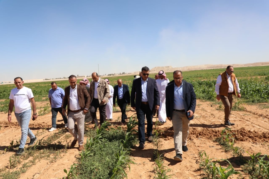 وزير الزراعة يتفقد مشاريع في القطرانة والبادية الجنوبية
