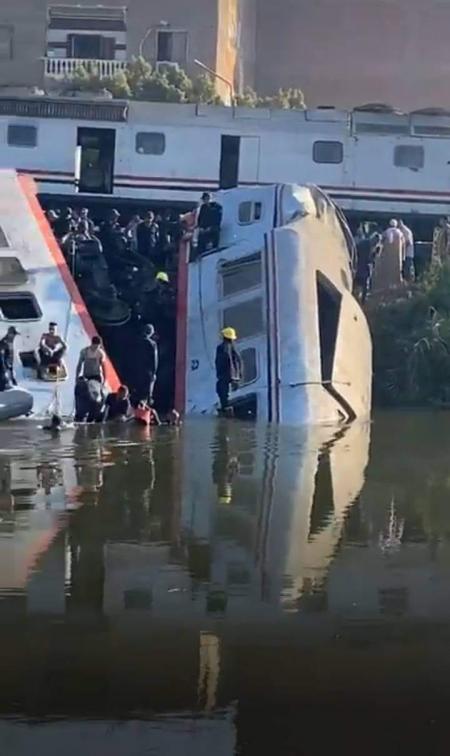 مصر .. إصابة 20 راكباً بحادث تصادم قطارين