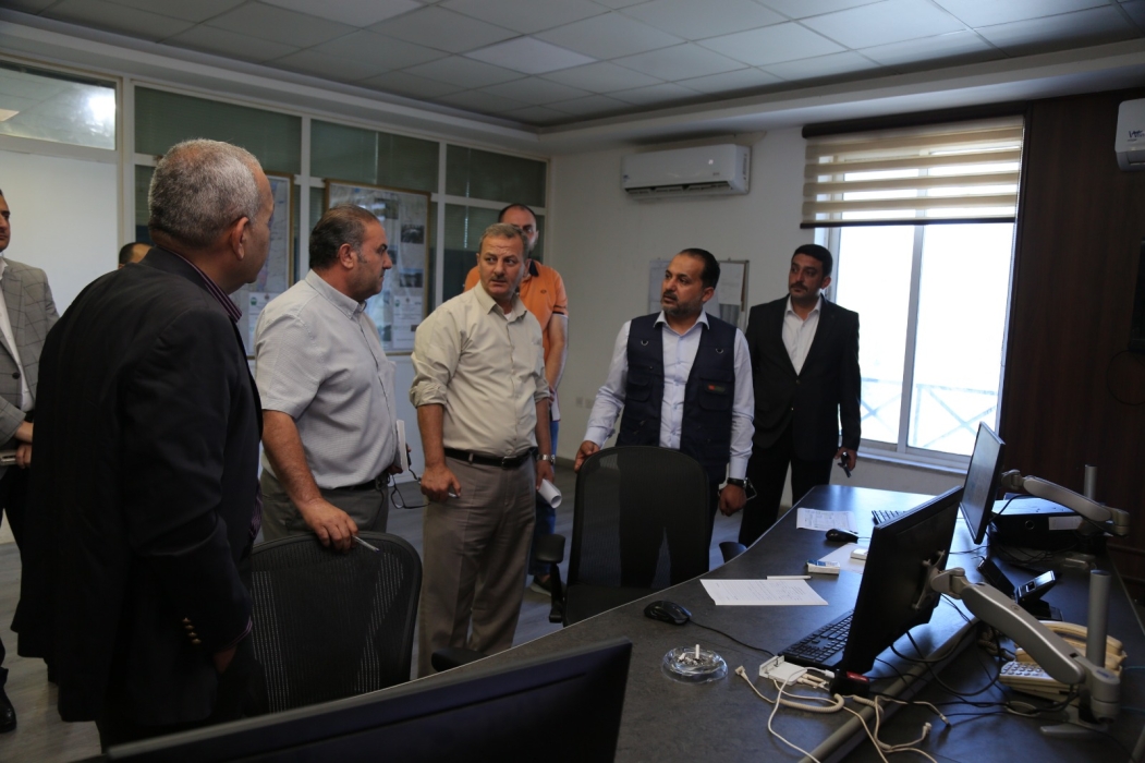 أمين عام سلطة وادي الأردن يتفقد مركز التحكم في دير علا ويستعرض الاستعدادات للموسم المطري