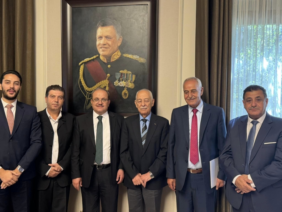 العيسوي يستقبل وفدا من أبناء لواء بني كنانة برئاسة الوزير الأسبق عبيدات في الديوان الملكي العامر