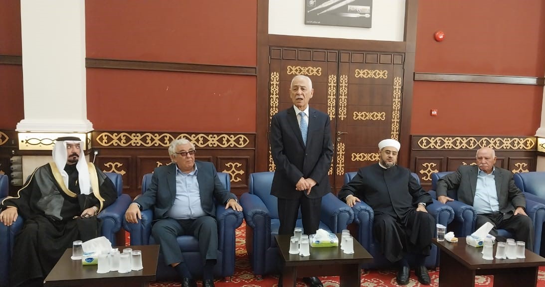 مندوبا عن الملك وولي العهد.. العيسوي يعزي آل أبزاخ..صور