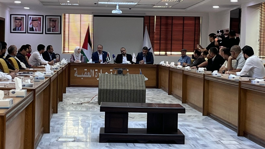 تجار في العقبة يطالبون بإعادة النظر بالرسوم الإضافية على ختم الفواتير