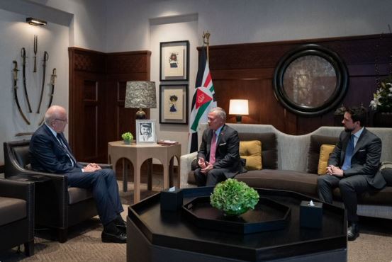 الملك يؤكد لميقاتي وقوف الأردن المطلق مع لبنان ودعم سيادته