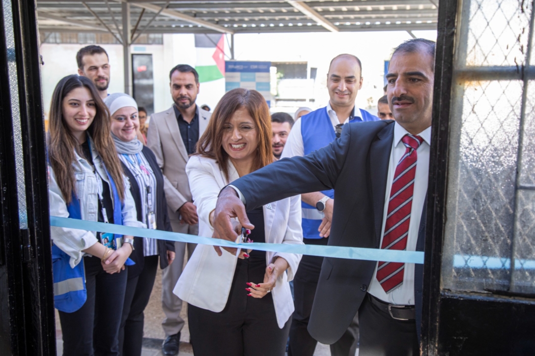 السكارنة يُكرّم شركة جورامكو لصيانة الطائرات تقديرًا لدعمها لمدرسة المنارة الأساسية.