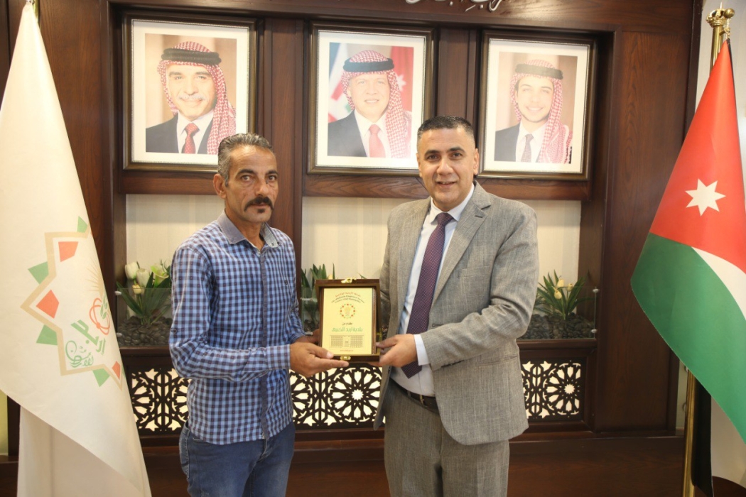 البطاينة: عمال الوطن يمثلون ركنا أساسيا في العمل البلدي ويتحملون مسؤوليات كبيرة في الحفاظ على نظافة وجمال المدينة