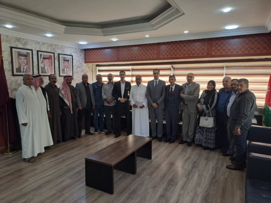أمين عام وزارة الإدارة المحلية يستقبل وفدا من أبناء منطقة المزيريب