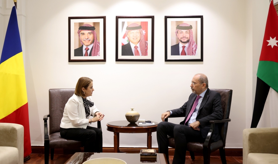 وزير الخارجية يلتقي نظيرته الرومانية