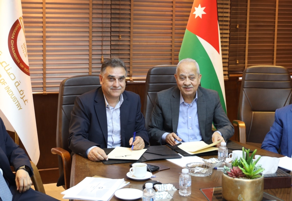 توقيع مذكرة تفاهم  بين صناعة عمان والاحصاءات لتبادل البيانات .