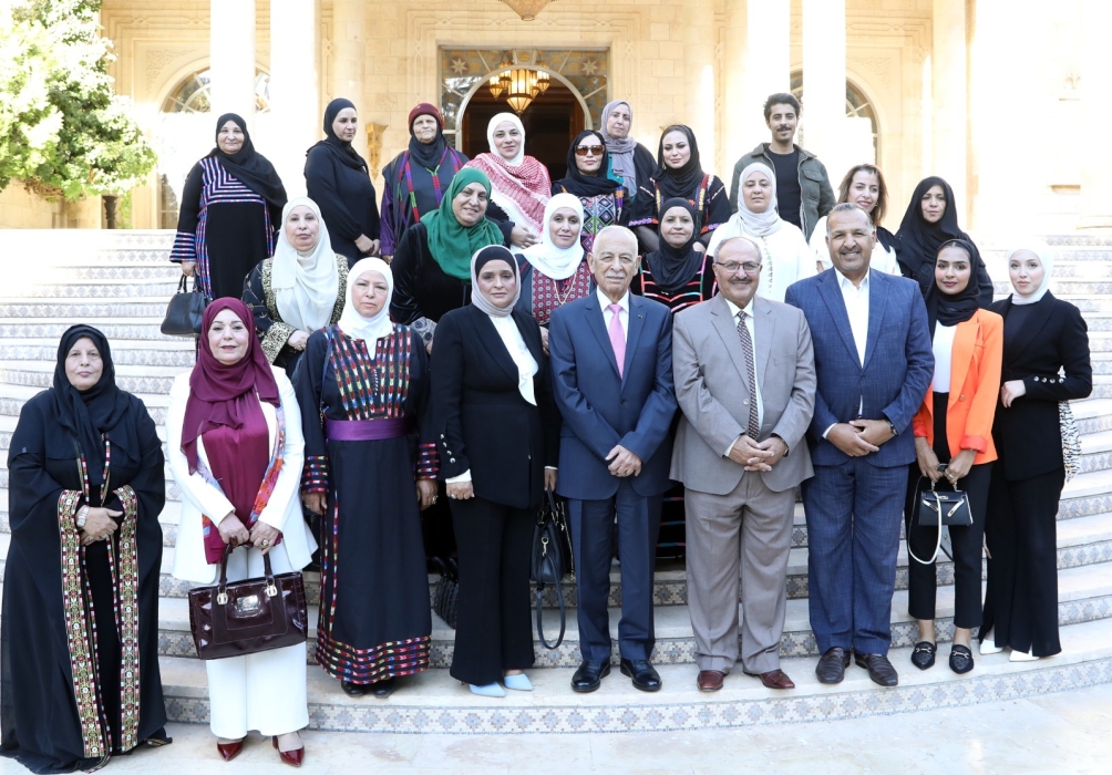 رئيس الديوان الملكي يلتقي وفدا نسائيا..صور