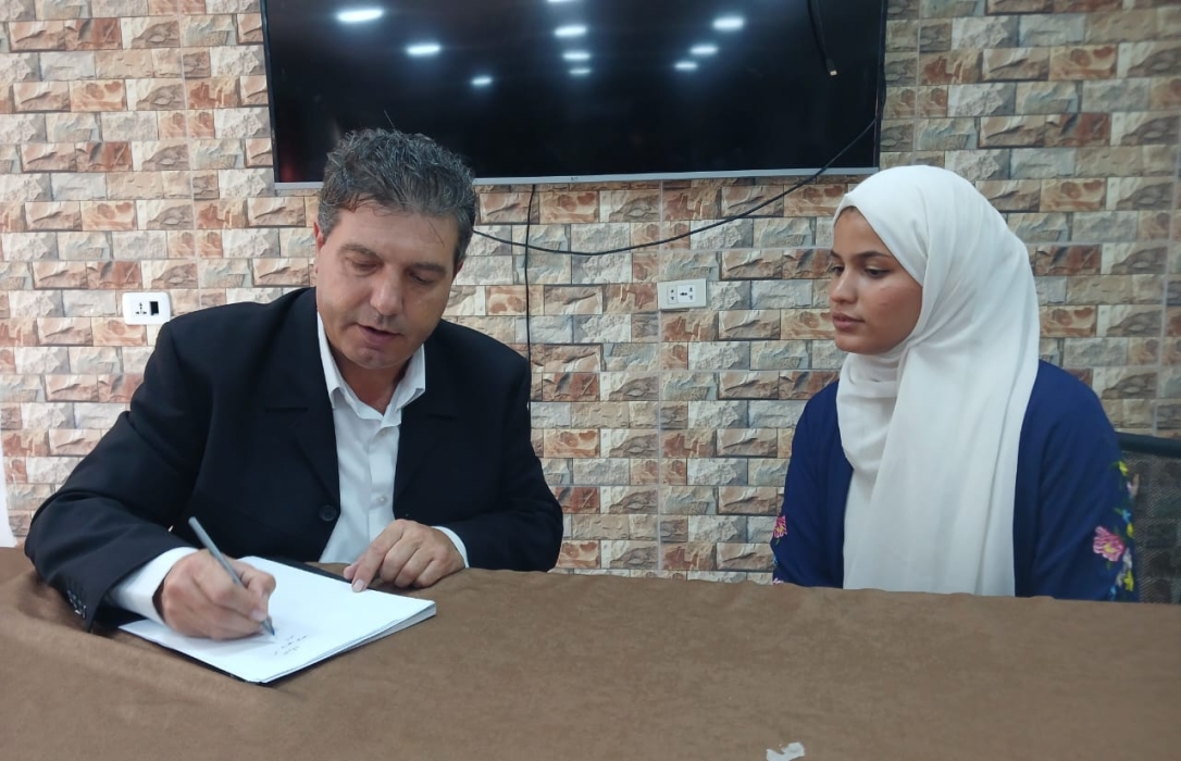 الفنانة التشكيلية فاطمة عويضه.. حين يصنع الفنان من عشقه سلما للإبداع  قصة نجاح