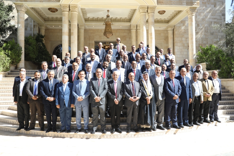 رئيس الديوان الملكي يلتقي وفدا من أبناء عشيرة النسور