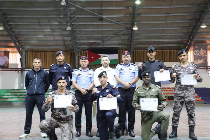 العقيد الجازي  يرعى تخريج دورة (المواي تاي) التقدمية الاستثنائية في الاتحاد الرياضي للشرطةصور
