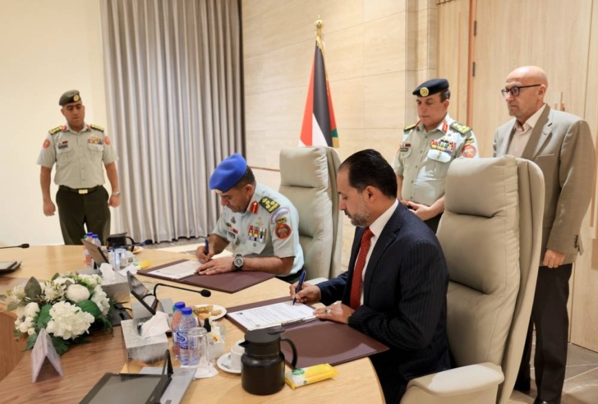 القوات المسلحة ووزارة المياه والري توقعان اتفاقية إزالة الطمي والرسوبيات من سد وادي شعيب