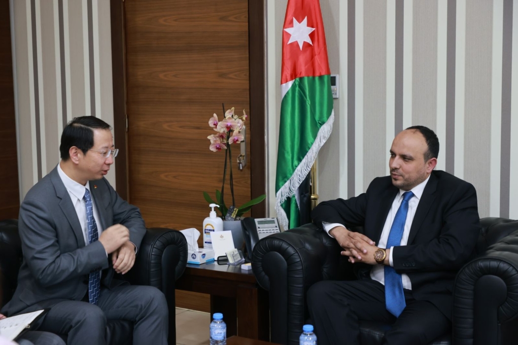 بحث التعاون الشبابي بين الأردن والصين