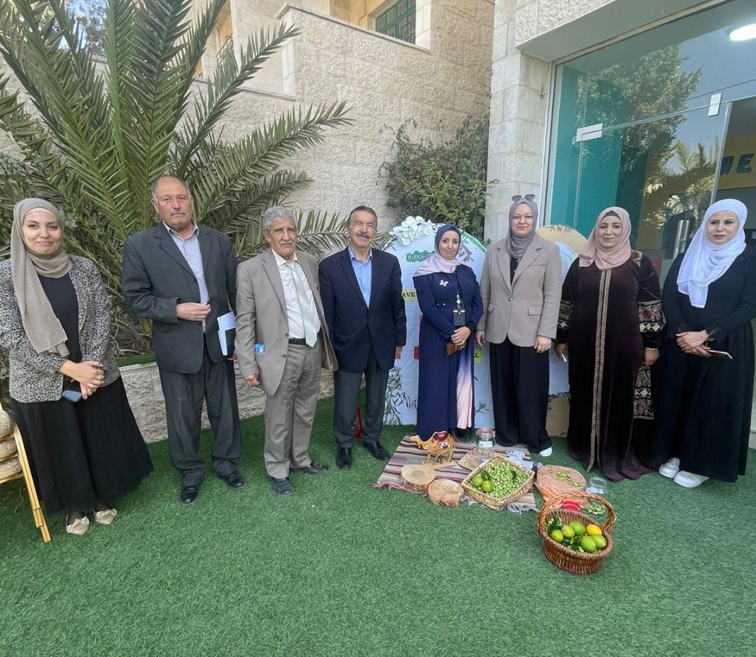 مدارس الرشاد النموذجية تنظم مهرجان الزيتون الموسمي بمشاركة الجدات وأهالي الأطفال والأسرة التربوية