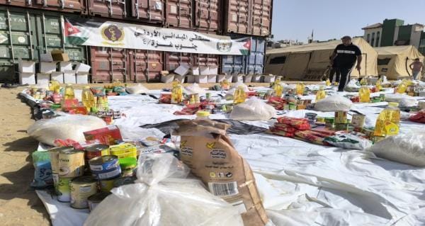 المستشفى الميداني الأردني في خان يونس يوزع 2000 طرد غذائي