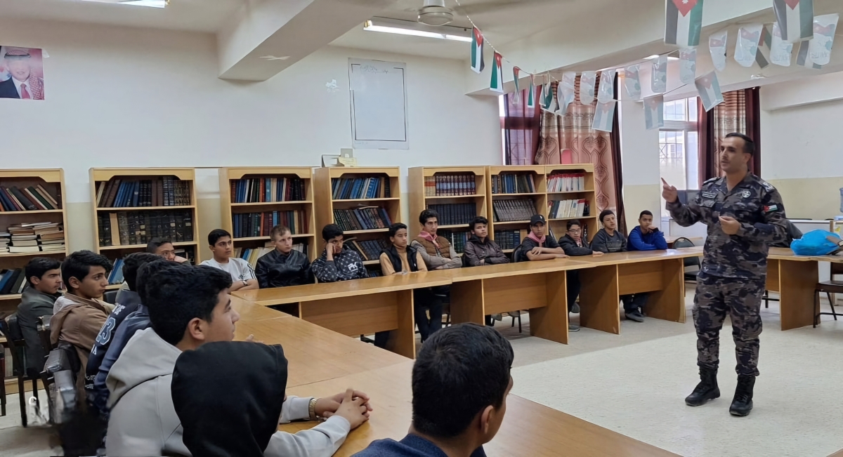 تربية منطقة معان تختتم عدد من دورات أصدقاء الشرطة في مدارس المديرية