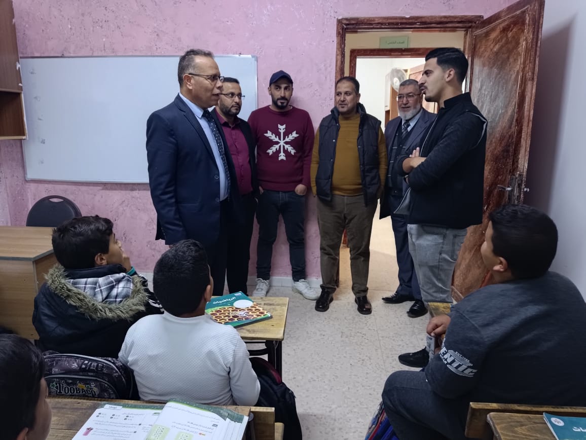 الرفوع يشرف على مباشرة الدوام الرسمي في مدرسة عثمان بن عفان الأساسية للبنين المستأجرة