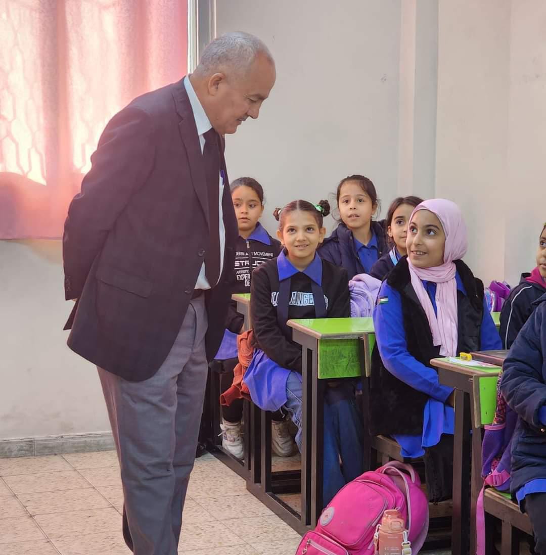 مدير الزرقاء الأولى يشدد على أهمية تنفيذ خطة التدخلات العلاجية والمبادرات المدرسية