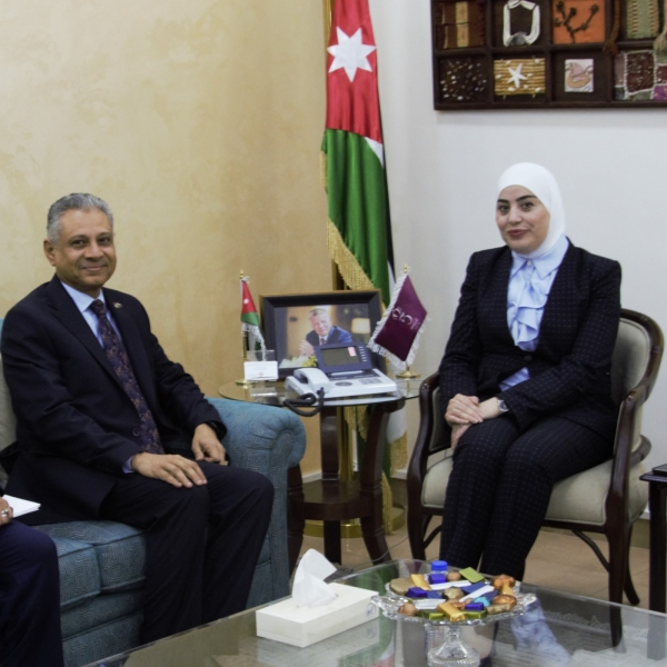 وزيرة التنمية الاجتماعية تبحث والسفير اليمني التعاون المشترك