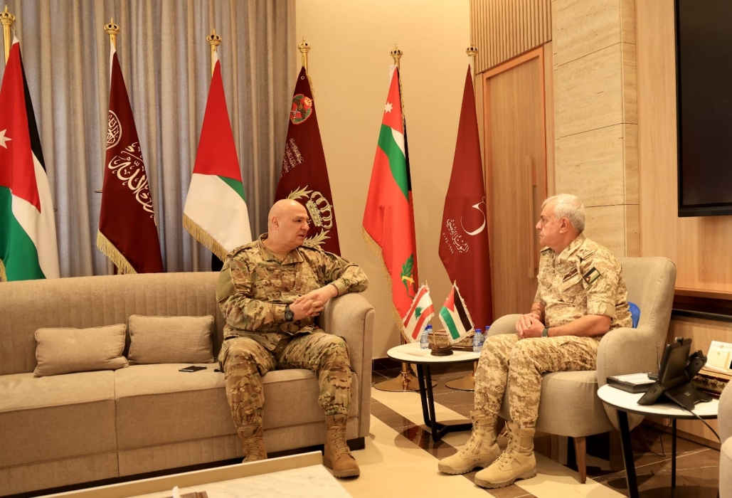 Army chief#44; Lebanese Army Commander talk cooperation