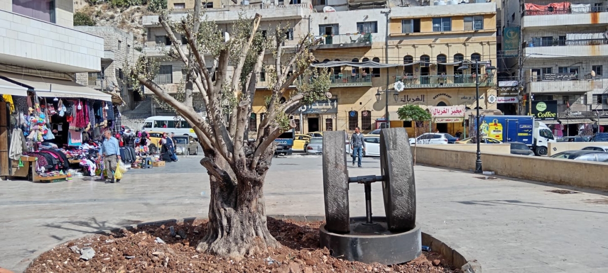 إهداء تاريخي من عائلة الجزازي لبلدية السلط الكبرى لتعزيز التراث الوطني...صور