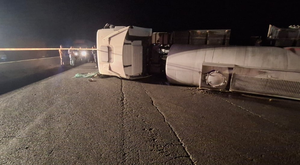 إغلاق الطريق الخلفي للعقبة جزئيا لحين رفع صهريج تدهور فجراً