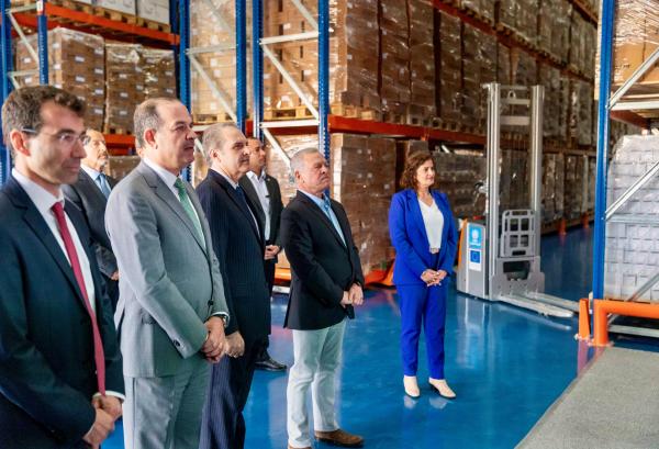 الملك يفتتح مستودع المخزون الطبي الاستراتيجي في الزرقاءصور