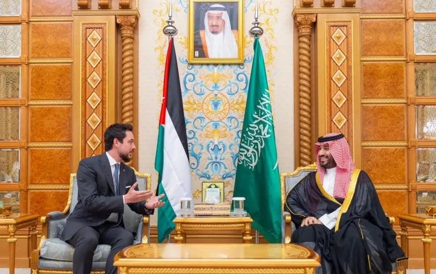 الامير الحسين يلتقي ولي العهد السعودي محمد بن سلمان في الرياض