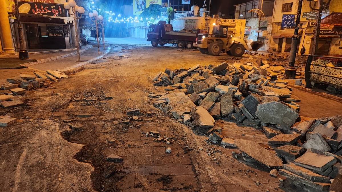 جرش : اغلاق الوسط التجاري امام حركة المرور